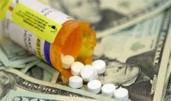 ارز ۴۲۰۰ تومانی تنها راهگشای صنعت دارو