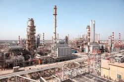 پالایشگاه بندرعباس چند درصد بنزین مورد نیاز ایران را تولید می کند؟